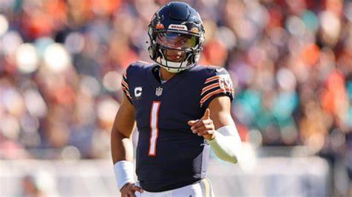 How much does Khalil Mack make for the Chicago Bears?