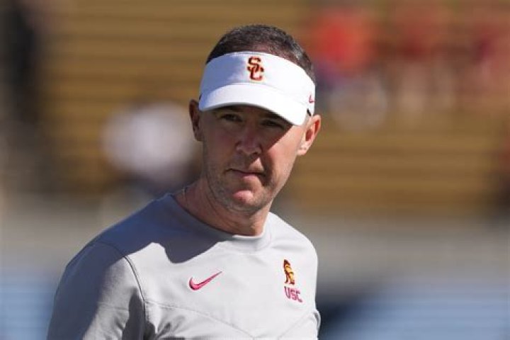 How much does Lincoln Riley make?