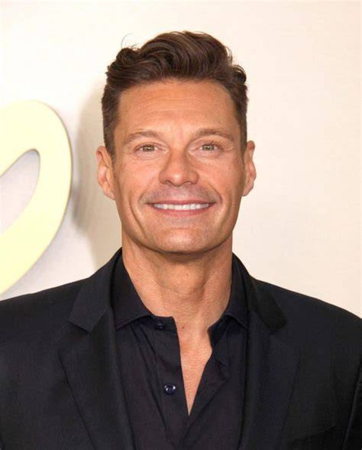 How much does Ryan Seacrest make on Live with Kelly?