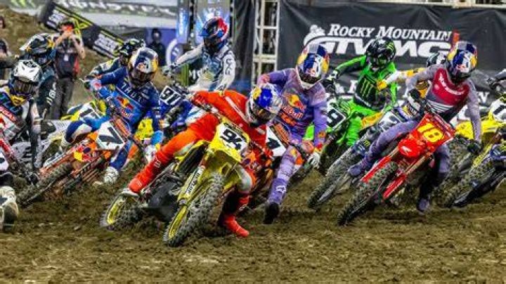 How much money does supercross riders make?