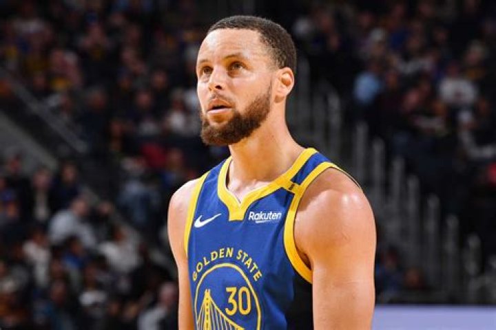 How much Stephen Curry make a game?