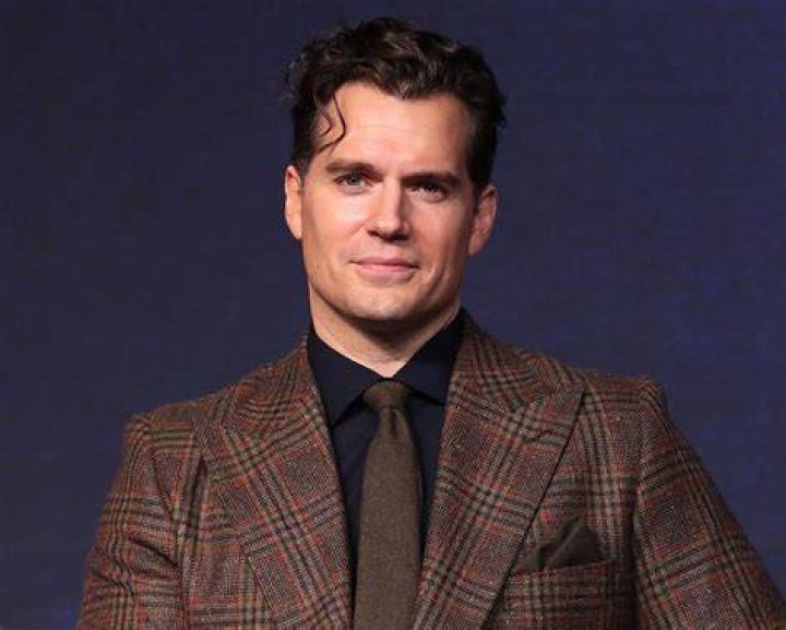 How rich is Henry Cavill?