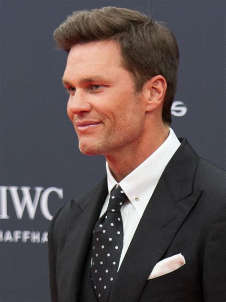 How rich is Tom Brady's wife?