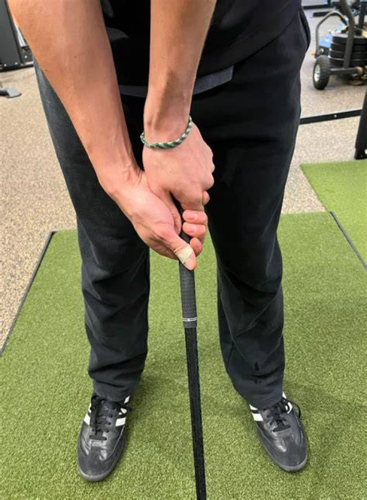 How tight should grip be on golf club?