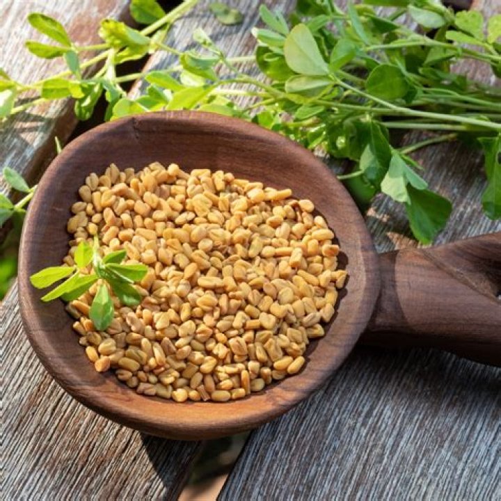 How use fenugreek seeds on face?