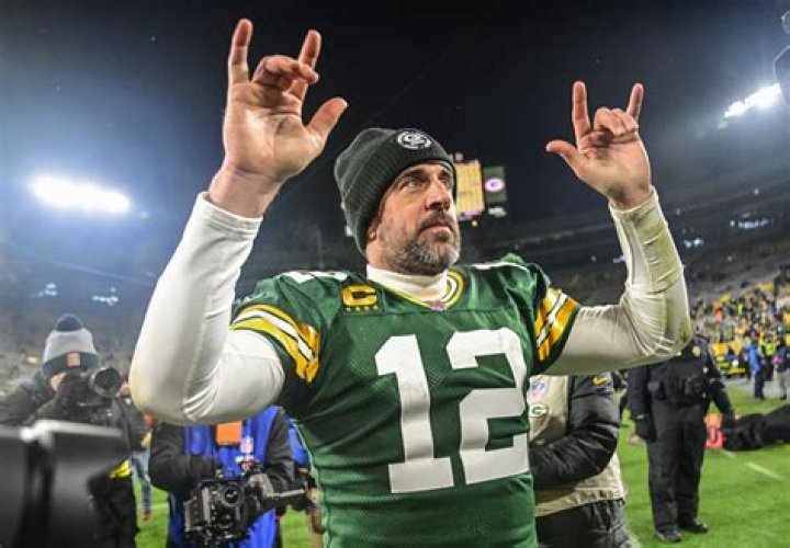Is Aaron Rodgers contract fully guaranteed?