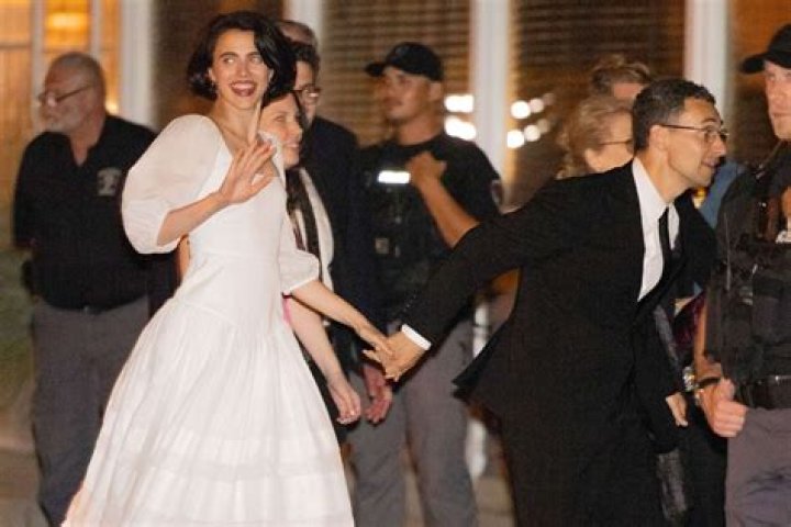 Is Andie MacDowell still married?