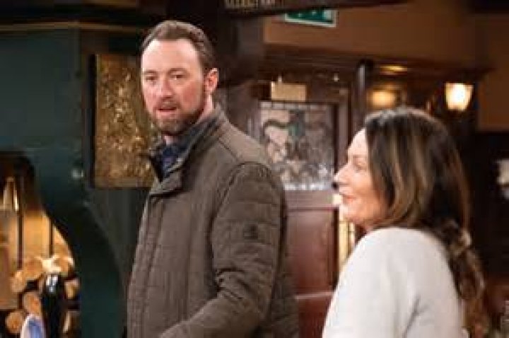 Is Chas Aarons mum in Emmerdale?