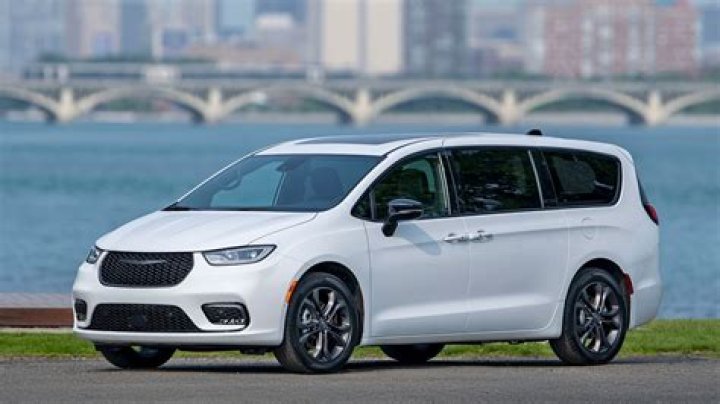 Is Chrysler discontinuing the Pacifica?