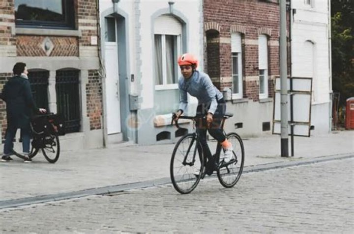 Is cycling 2 hours a day too much?