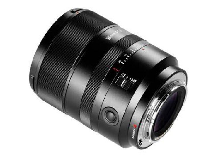 Is f1 8 a fast lens?