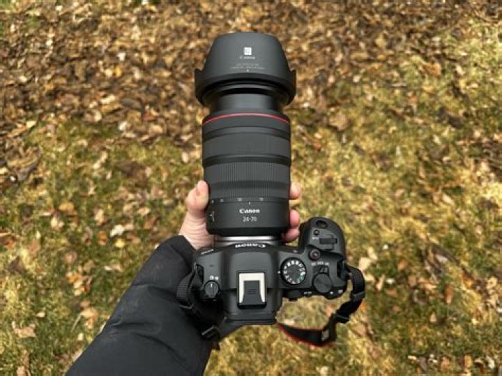 Is f4 or f2 8 better?