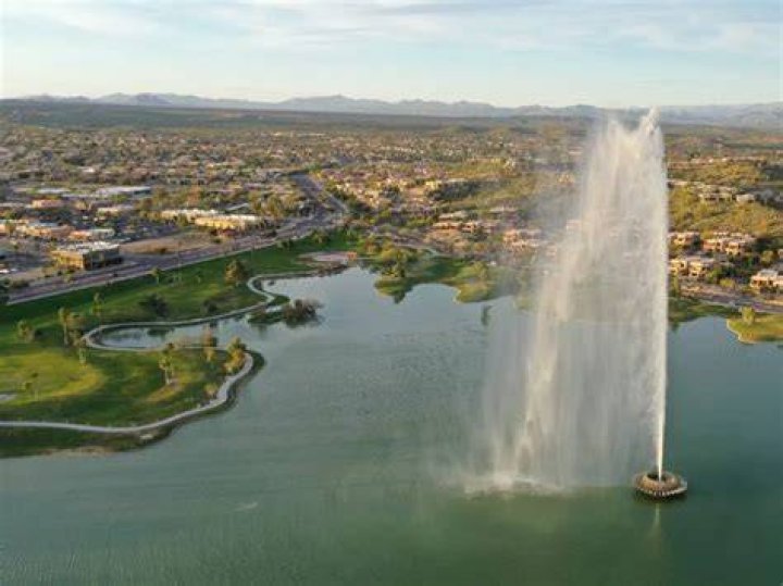Is Fountain Hills a rich area?