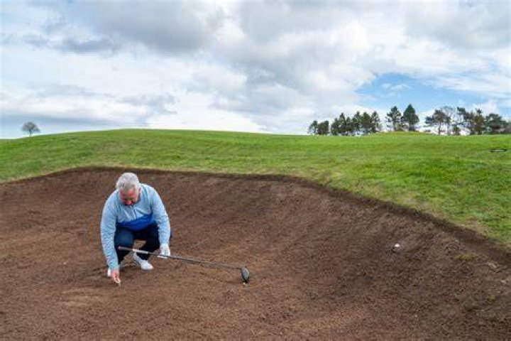 Is it a penalty if you drop your club in a bunker?