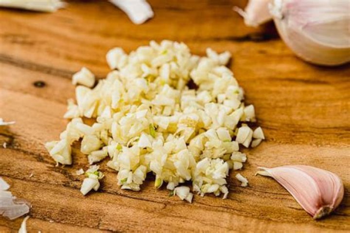 Is it good to eat raw garlic and onion?
