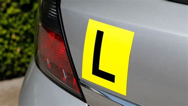 Is it illegal to display L plates if your not a learner?