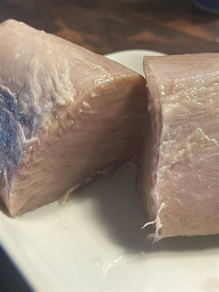 Is it OK to eat frozen tuna raw?