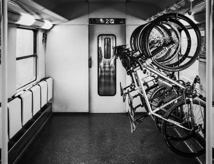 Is it OK to hang a bike by its wheels?