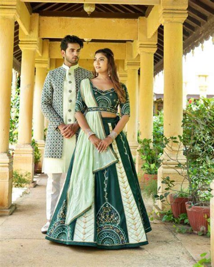 Is it unlucky to wear green to a wedding?