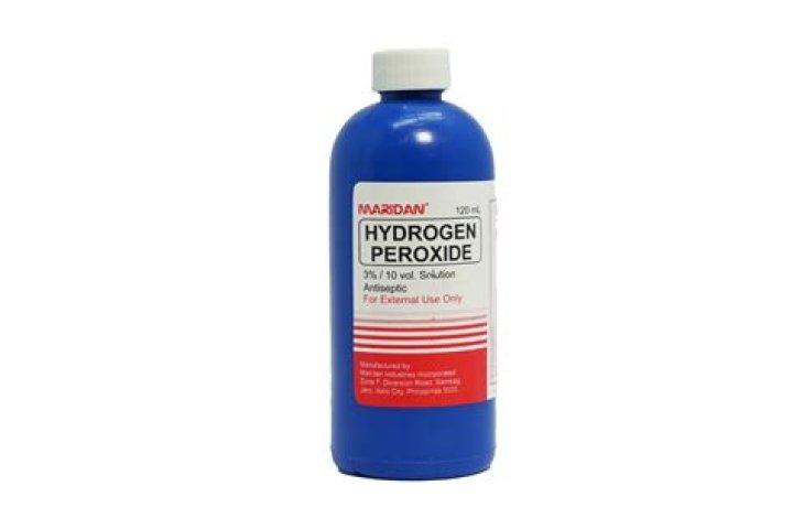 Is OxiClean the same as hydrogen peroxide?