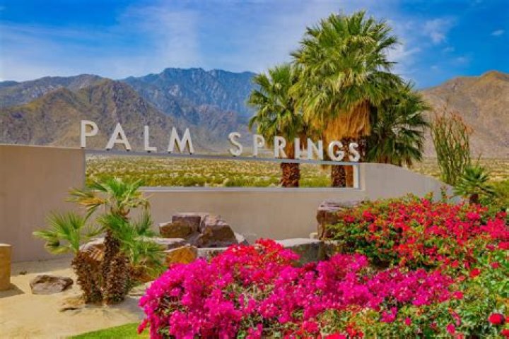 Is Palm Springs a wealthy city?