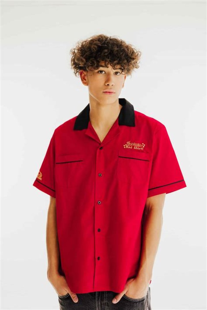 Is Pulling shirt red card?