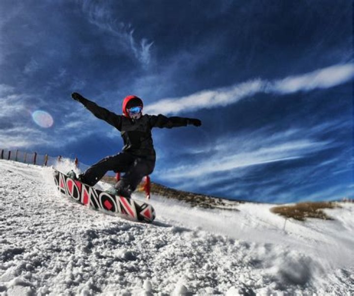 Is skiing easier on the knees than snowboarding?
