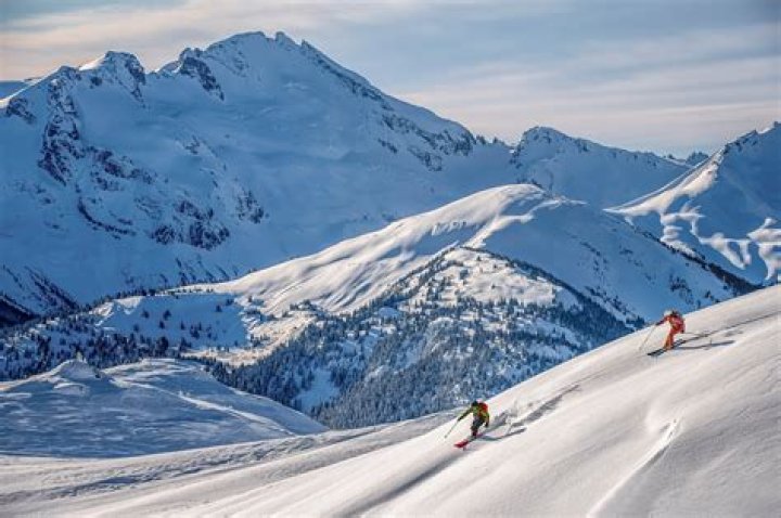 Is skiing hard on knees?