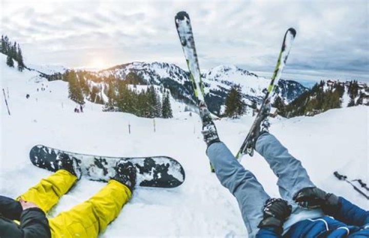 Is skiing or snowboarding easier on knees?