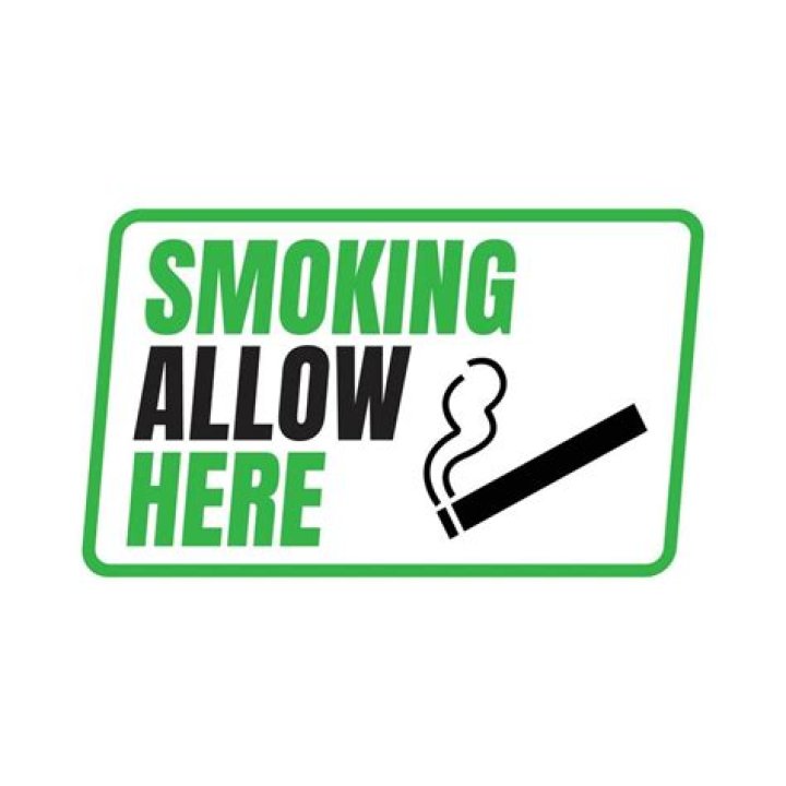 Is smoking allowed on Juhu beach?