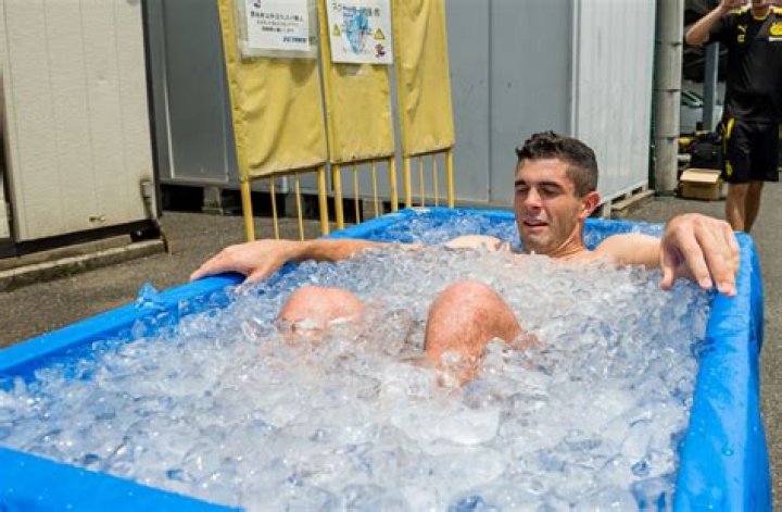 Is standing in the cold the same as an ice bath?