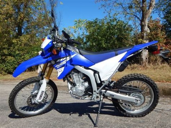 Is the WR250R fuel injected?