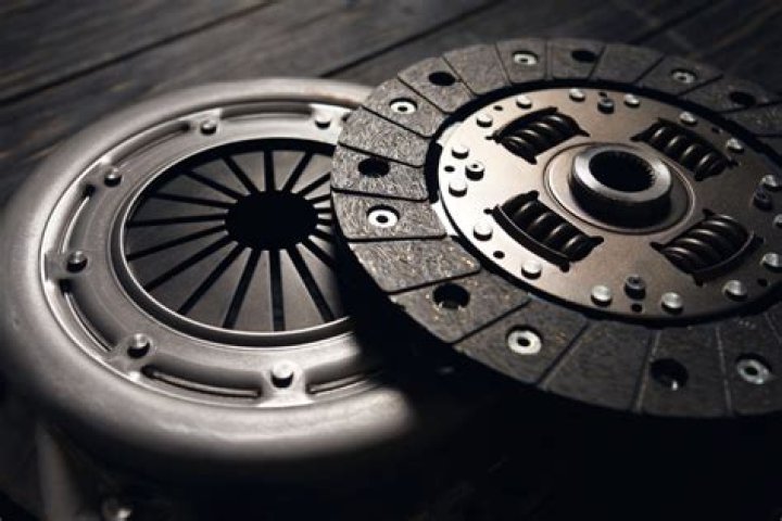 Is there a clutch in F1 cars?