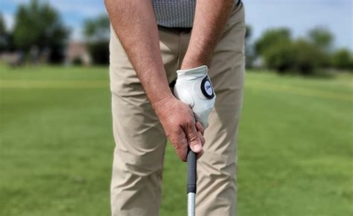 Should a golf club feel heavy?