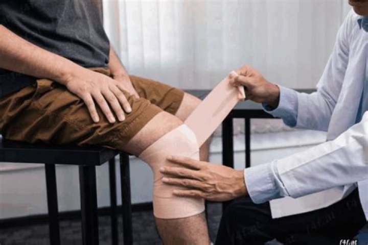 Should I wrap my knee if it hurts?