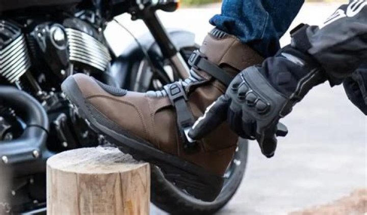 Should touring boots be tight?