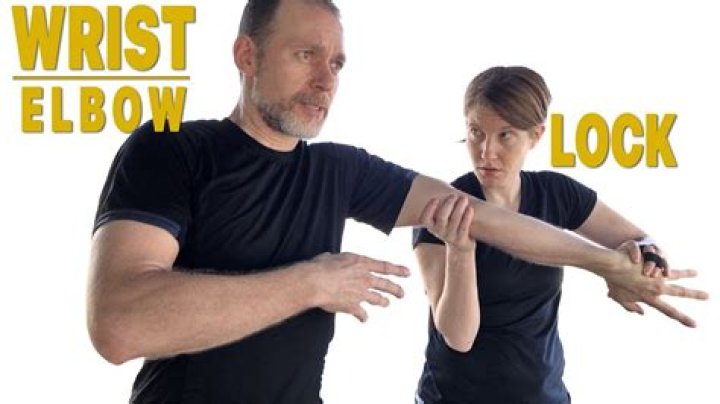 Should you lock your elbows when putting?