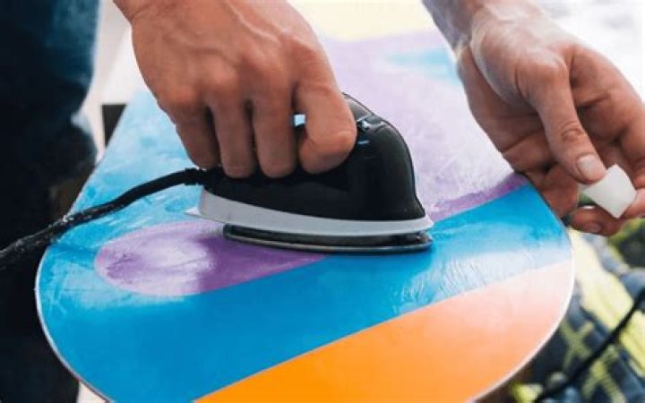 Should you wax snowboard?