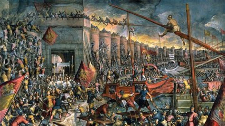Was Paris ever sacked by Vikings?