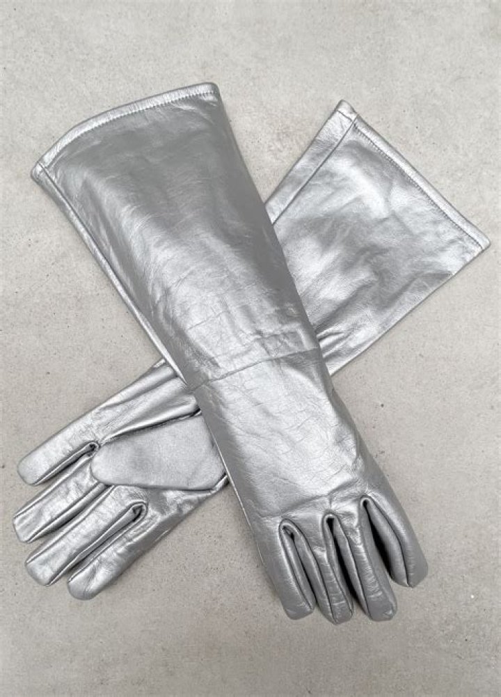 What are Silver Gloves?
