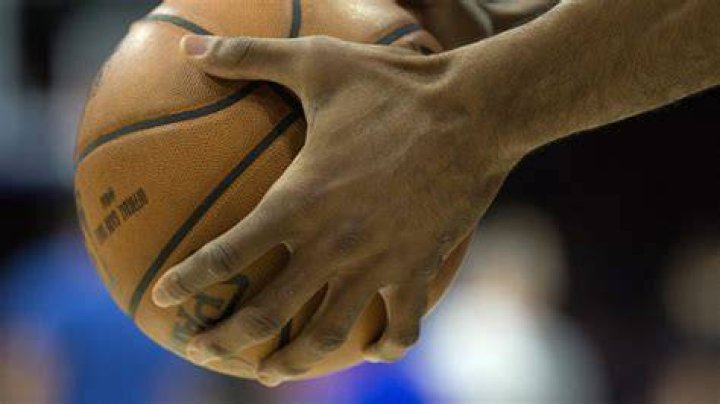 What basketball player has the biggest hands?