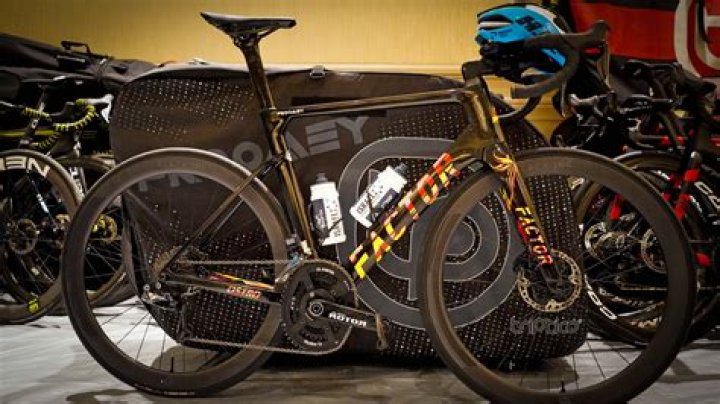 What bike does Chris Froome ride?
