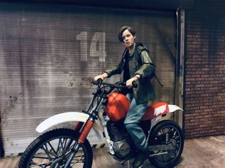 What bike does John Connor?