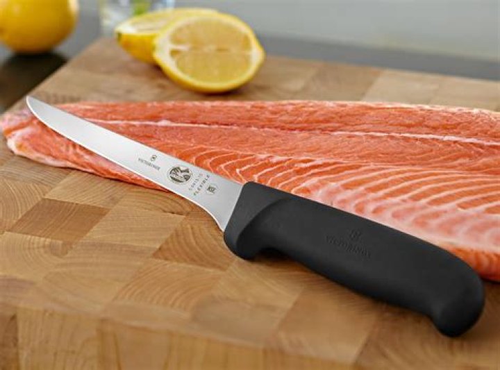 What can you cut with a machete?