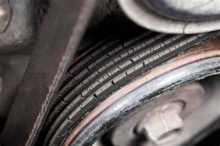 What causes a serpentine belt to break?