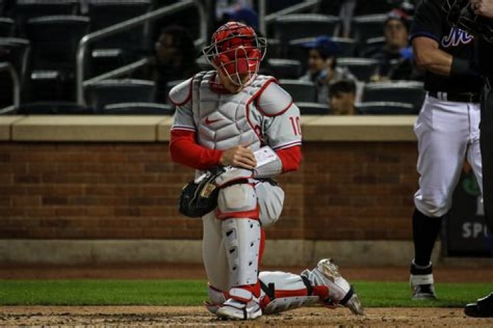 What cleats do MLB catchers wear?