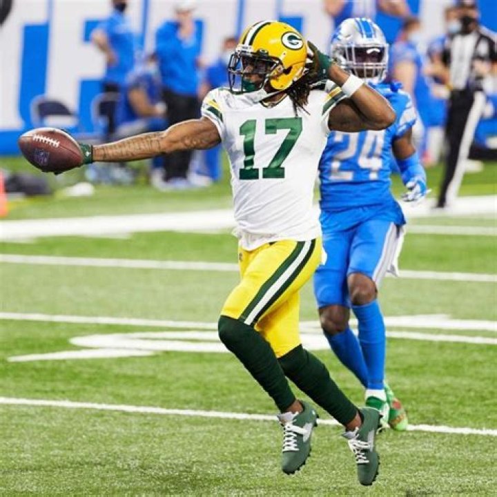 What cleats does davante Adams wear?