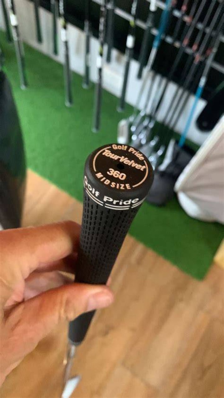 What clubs come with Arccos grips?