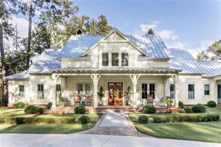 What did Tom Brady's house sell for?