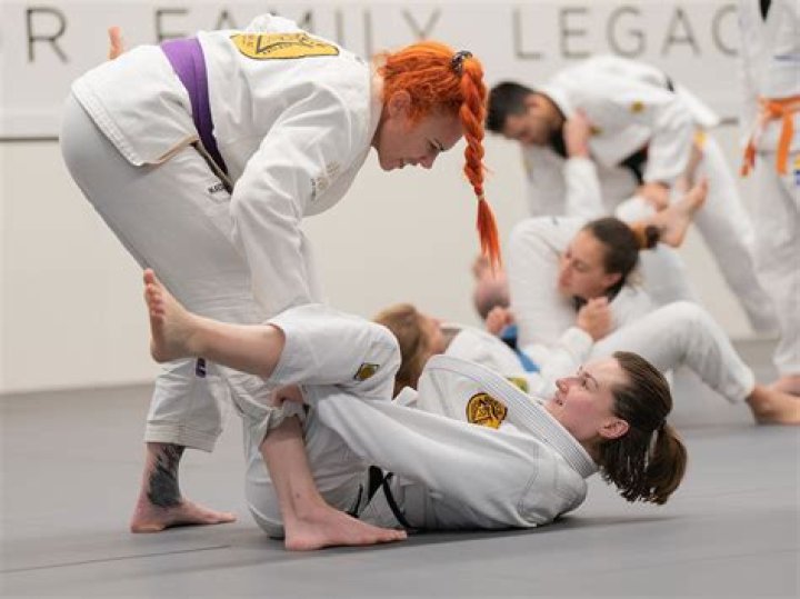 What do girls wear to jiu jitsu?